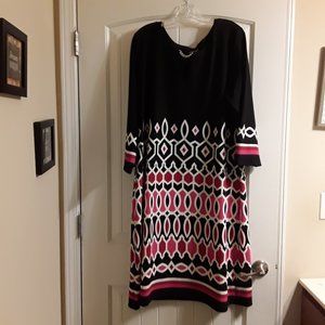 Geo Pique Chain Keyhole Dress